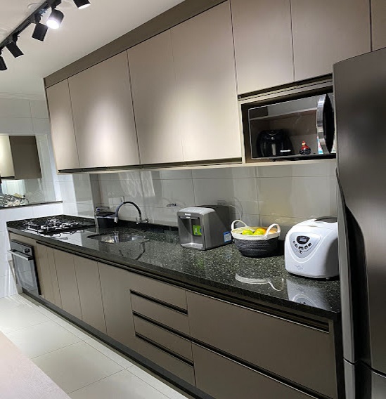 Armário + Gabinete, com gaveteiro inteligente.