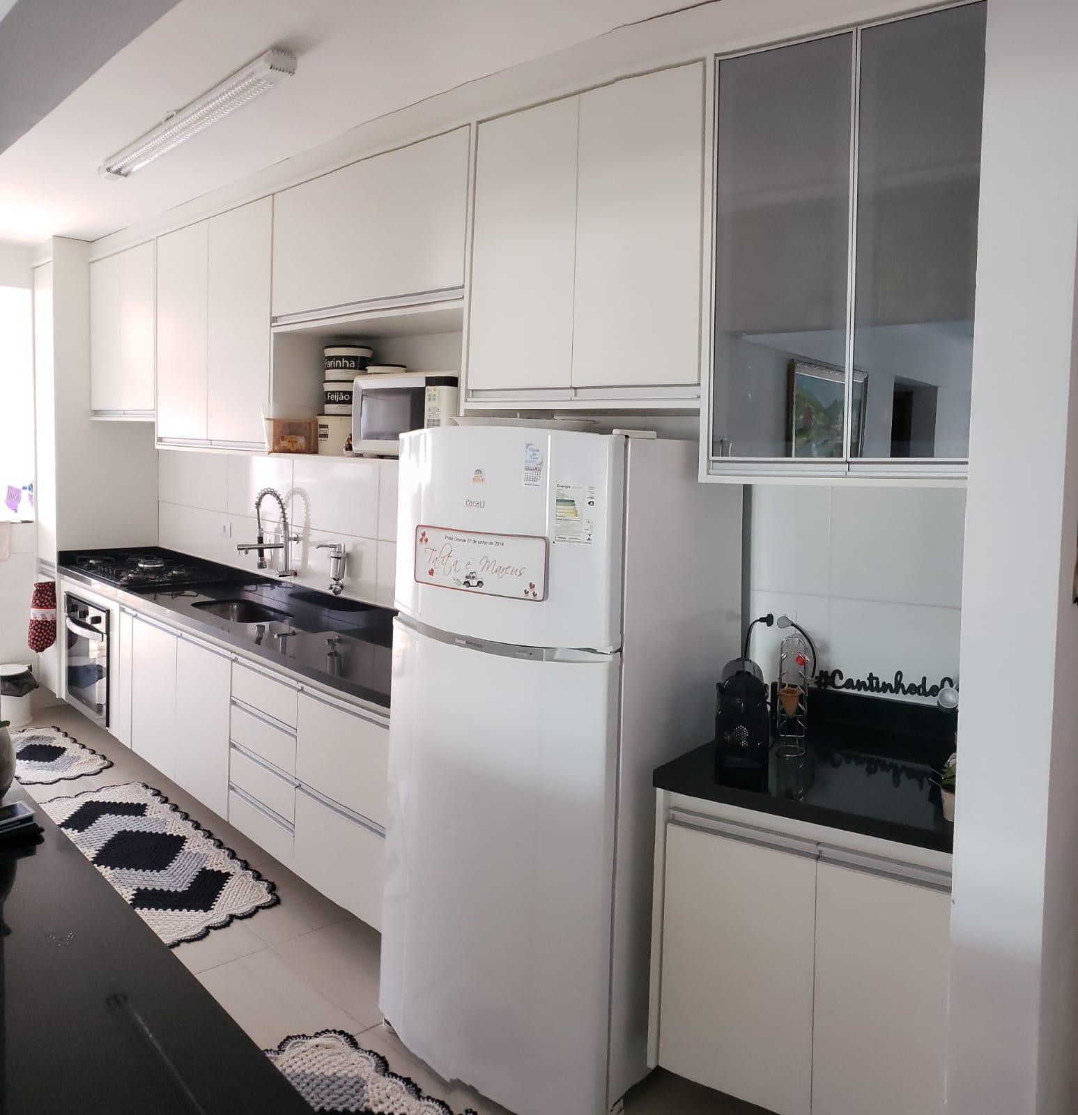 Cozinha planejada em MDF branco