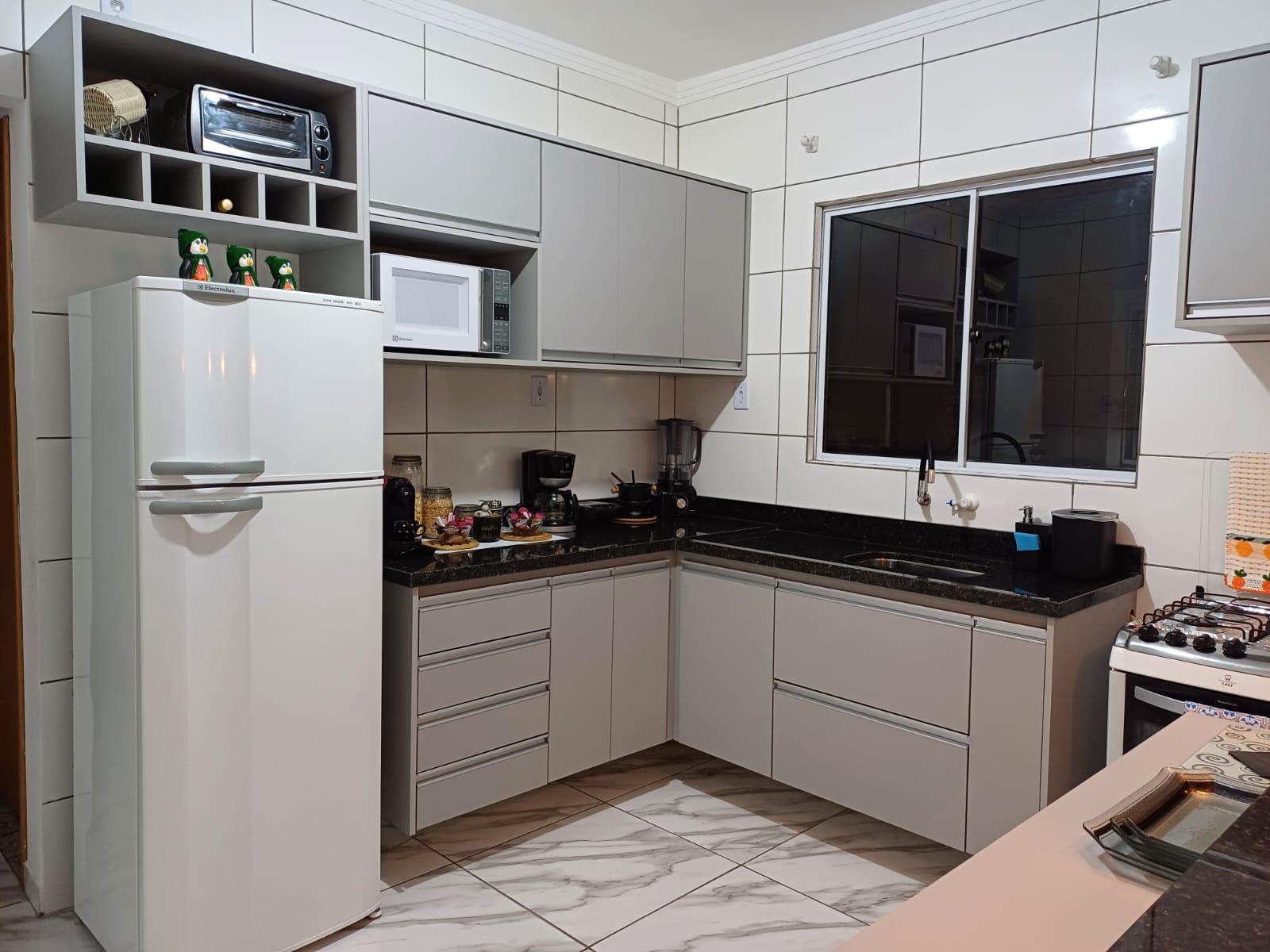 Armário cozinha na cor cinza