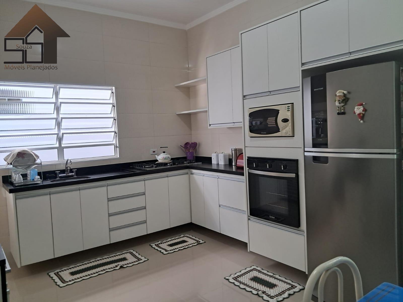 Conjunto cozinha planejada com puxadores perfil alumínio